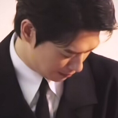 当年扫射恋哥癖的时候我躲在哥哥怀里连枪声都没听到