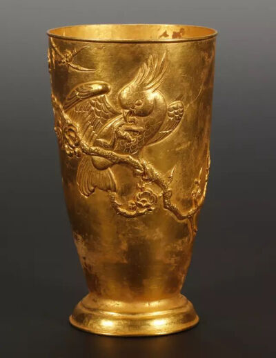 鹦鹉花卉纹金杯  宋代
观复博物馆藏
