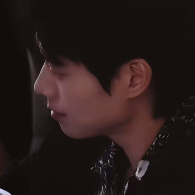 当年扫射恋哥癖的时候我躲在哥哥怀里连枪声都没听到