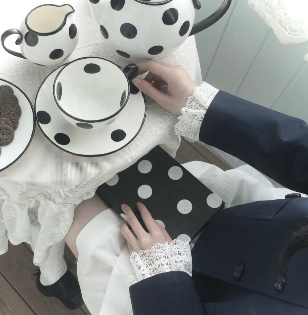 爱她给我两个不真实的世界