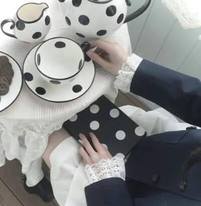 爱她给我两个不真实的世界