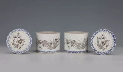 墨彩兰花纹蟋蟀罐  一对
(永战三秋款） 民国
观复博物馆藏
