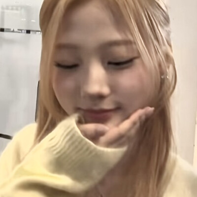 我咬一口脸颊肉