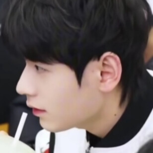 好嫩一个妹妹头