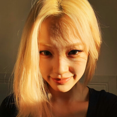 执念开始消失的时候 平静的幸福贯穿我的每分 ​​​
#氛围感女头#