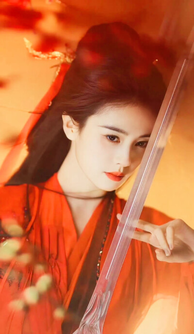 红衣古装女神∶（赵丽颖/与凤行）（杨幂/狐妖小红娘）（白鹿/临江仙）（谭松韵/逍遥）（孟子义/百花杀）（虞书欣/与秀行）（卢昱晓/入青云）（彭小苒/东宫）
