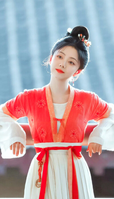 红衣古装女神∶（赵丽颖/与凤行）（杨幂/狐妖小红娘）（白鹿/临江仙）（谭松韵/逍遥）（孟子义/百花杀）（虞书欣/与秀行）（卢昱晓/入青云）（彭小苒/东宫）
