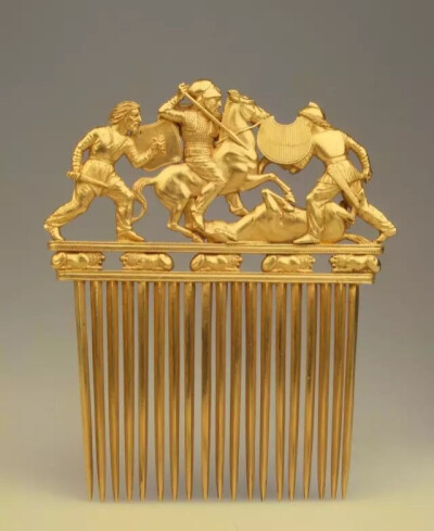 斯基泰战斗金梳  500-400 BC
俄罗斯冬宫博物馆藏
Comb with a battle scene
The State Hermitage Museum
