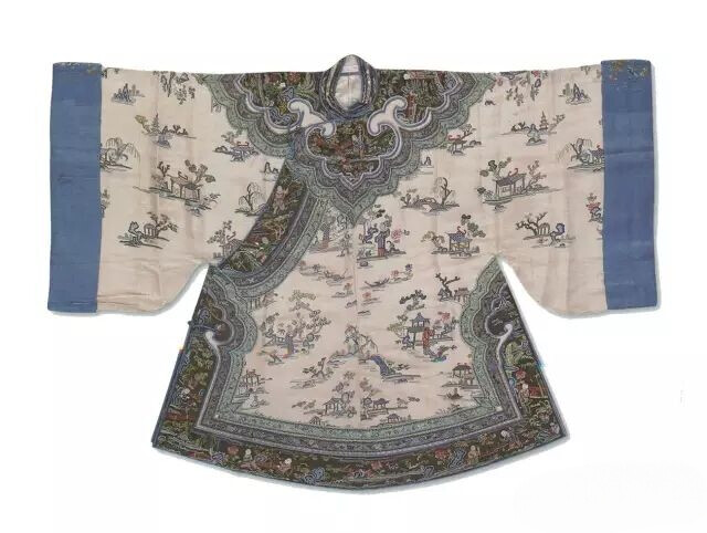 青色缎打籽绣牡丹纹女袍  清晚期
上海观复博物馆藏
