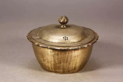 铜头油盒   民国
观复博物馆藏
