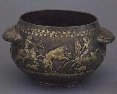斯基泰猎狮纹碗  c.400 BC 
 俄罗斯冬宫博物馆藏 
Bowl with the depiction of lion-hunt
The State Hermitage Museum
