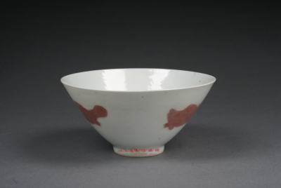 清雍正 釉里红三鱼纹瓷碗
陕西历史博物馆藏
