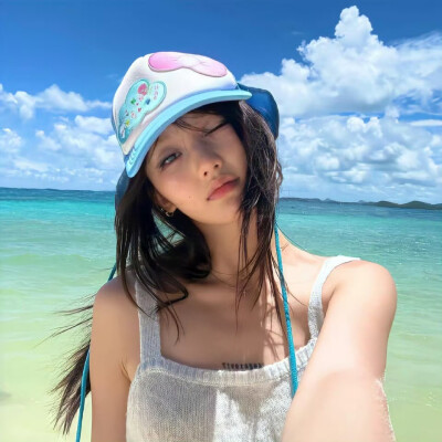 ❤️巴卡茶旅❤️＃生命力女生头像 ​​​＃Wechat氛围感女头＃夏日头像＃自由感＃自然系＃蝴蝶女孩头像＃艺术感头像＃胶片感头像＃复古＃棕色系