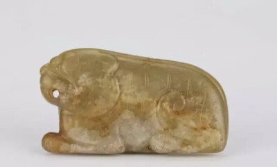 青玉雕虎符( 刻同字款)   宋代
观复博物馆藏
