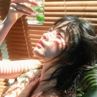 ❤️巴卡茶旅❤️＃生命力女生头像 ​​​＃Wechat氛围感女头＃夏日头像＃自由感＃自然系＃蝴蝶女孩头像＃艺术感头像＃胶片感头像＃复古＃棕色系