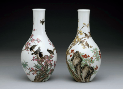 清乾隆六年 (1741) 珐琅彩家雀八哥胆瓶一对
台北故宫博物院藏
