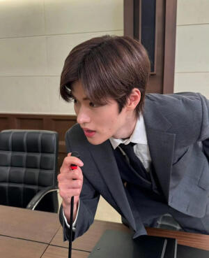 - ̗̀(๑ᵔ⌔ᵔ๑)εïз