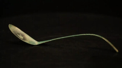 青铜扁平叶形勺  辽代
观复博物馆藏
