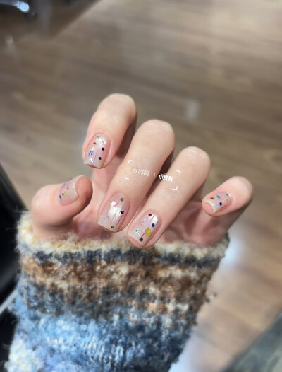 nails