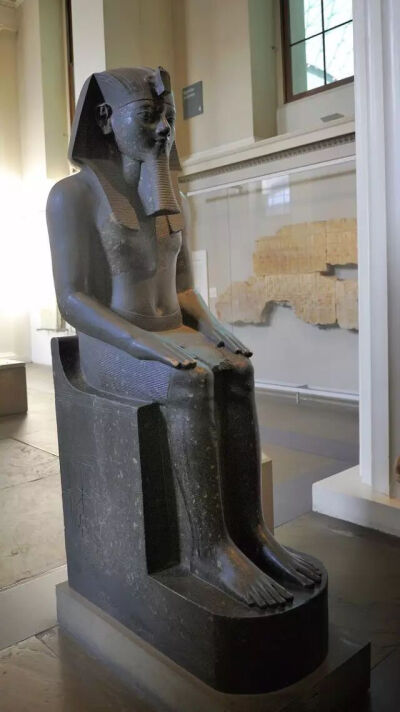 古埃及第十八王朝法老阿蒙霍特普三世坐像
Amenhotep III，公元前1391-1353年在位
