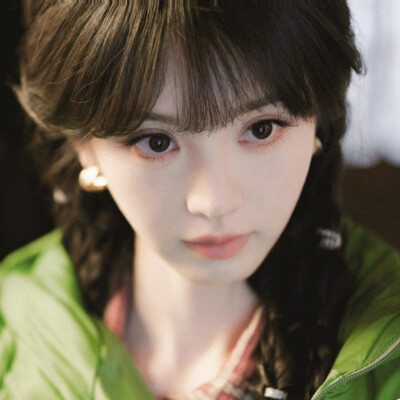 至少楼下散步有我呢