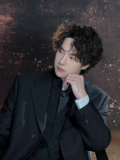 #王一博[超话]# · #微博之夜#
Live一下[收到]@UNIQ-王一博 ​​​