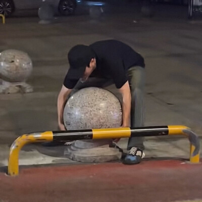 男生头像
你又逃避 那我买好蛋糕等你