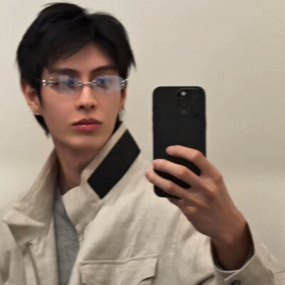 男生头像
你又逃避 那我买好蛋糕等你