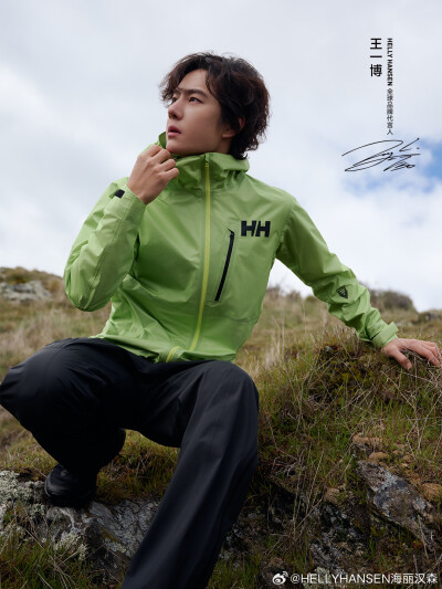 HELLYHANSEN海丽汉森：
奥丁羽壳，轻越重境
山海的刻度，从不以沉重丈量
风的轨迹，定义轻的意义
#王一博HH全球品牌代言人# #轻如羽驭山海#