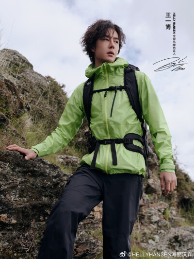 HELLYHANSEN海丽汉森：
奥丁羽壳，轻越重境
山海的刻度，从不以沉重丈量
风的轨迹，定义轻的意义
#王一博HH全球品牌代言人# #轻如羽驭山海#