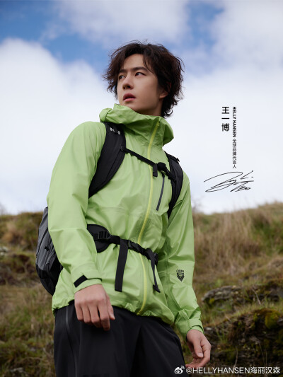 HELLYHANSEN海丽汉森：
奥丁羽壳，轻越重境
山海的刻度，从不以沉重丈量
风的轨迹，定义轻的意义
#王一博HH全球品牌代言人# #轻如羽驭山海#