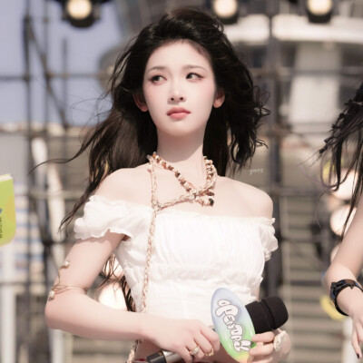 雨季洇开的栀子