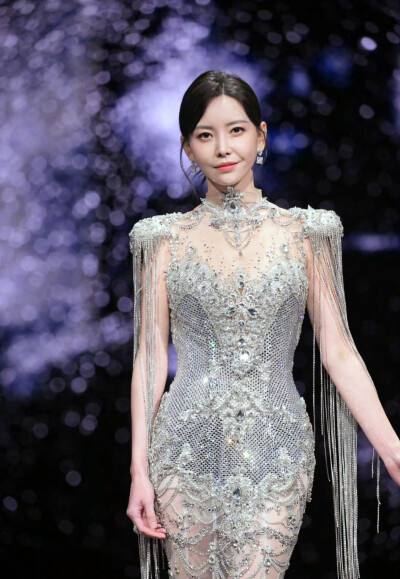 张天爱/于文文/卢昱晓/佘诗曼/容祖儿