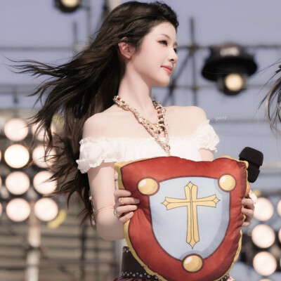 雨季洇开的栀子