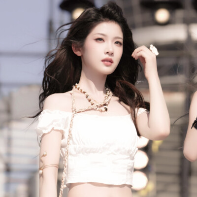 雨季洇开的栀子