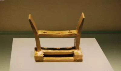 青釉笔插  北朝 
河北省博物院藏
