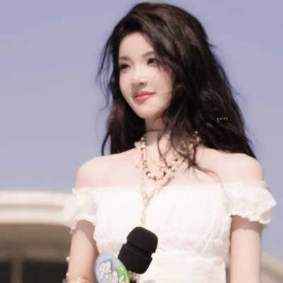 雨季洇开的栀子