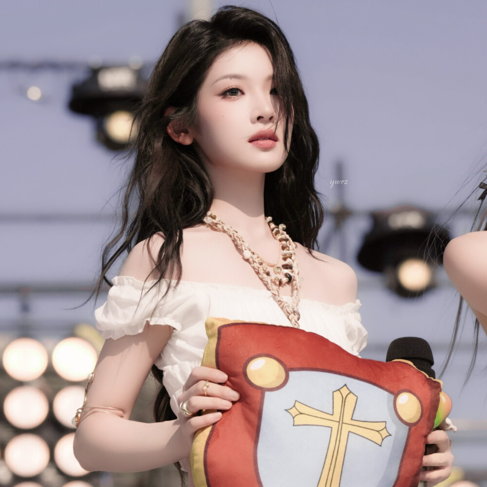 雨季洇开的栀子