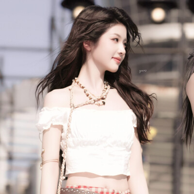 雨季洇开的栀子