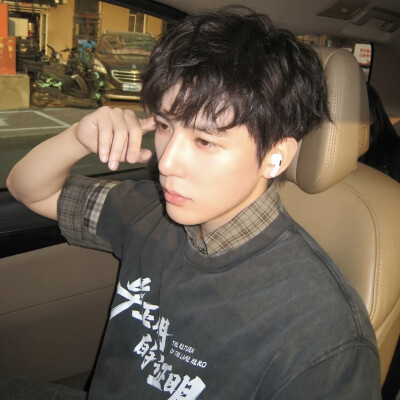 头像丨男头 靠近阳光里 什么也不用想