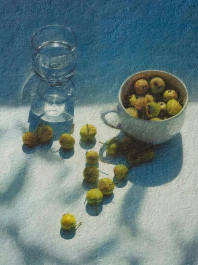 英国艺术家Andrejs Dinvalds （安德烈•丁瓦尔兹） 1970年出生于拉脱维亚里加，曾在波罗地海的媒体公司承担过多个电视频道的视觉设计工作。Andrejs画的通常都是非常简单常见的器皿，水果或者鲜花，多以俯视的角度，…