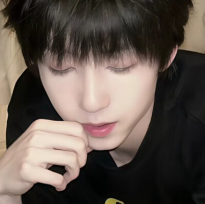  Λ __ Λ
（︑ ⦁ω⦁ ）づ __ Λ
（つ / （ ⦁ω⦁ ৹ ）
し —— J （กก 丿）ナデ