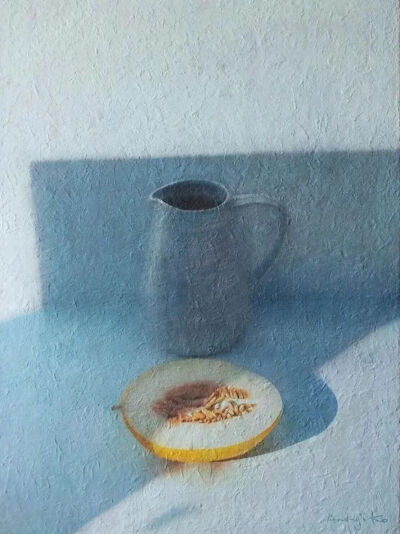 英国艺术家Andrejs Dinvalds （安德烈•丁瓦尔兹） 1970年出生于拉脱维亚里加，曾在波罗地海的媒体公司承担过多个电视频道的视觉设计工作。Andrejs画的通常都是非常简单常见的器皿，水果或者鲜花，多以俯视的角度，…