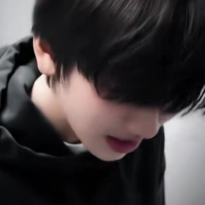 我说我需要抱抱，却得到了一整个宇宙