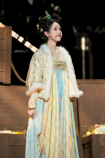 cr.胡萝卜雨丨陈都灵