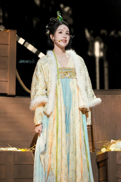 cr.胡萝卜雨丨陈都灵