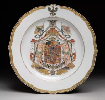 洋彩描金纹章图盘  AD1760
(普鲁士国王腓特烈二世纹章)
英国维多利亚阿尔伯特博物馆藏
