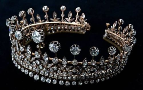 阿梅丽女王的钻石冠冕