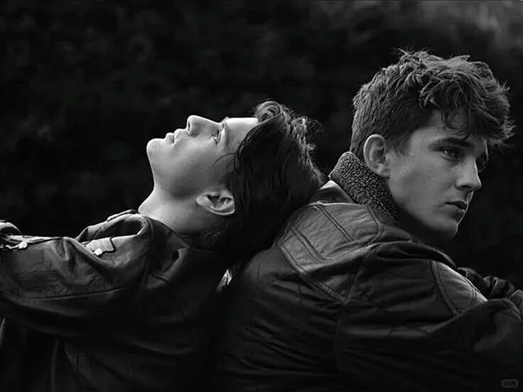 黑白双人参考图