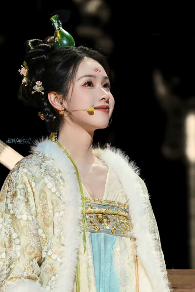 cr.胡萝卜雨丨陈都灵